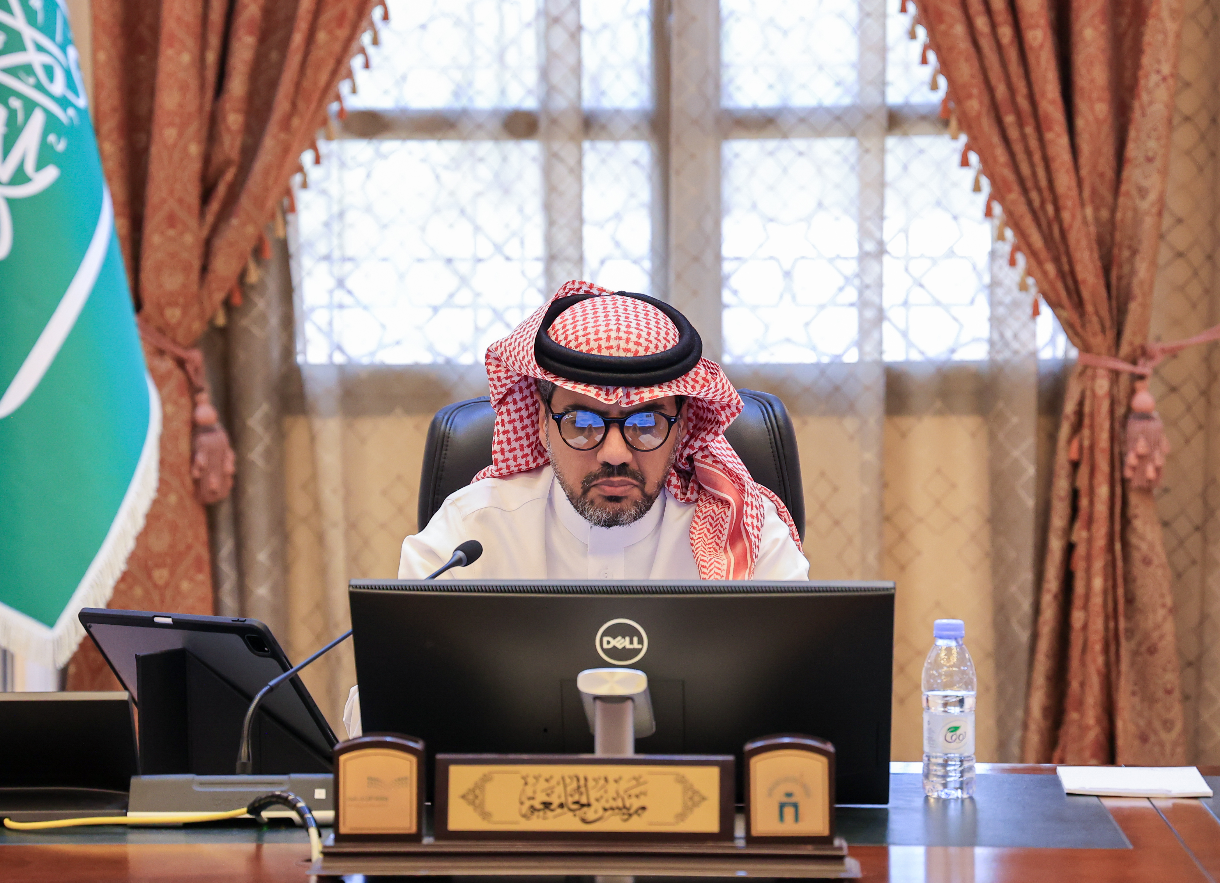 رئيس الجامعة، يترأس انعقاد اللجنة الدائمة الاستشارية في جلستها الثانية من العام الجامعي الحالي. 